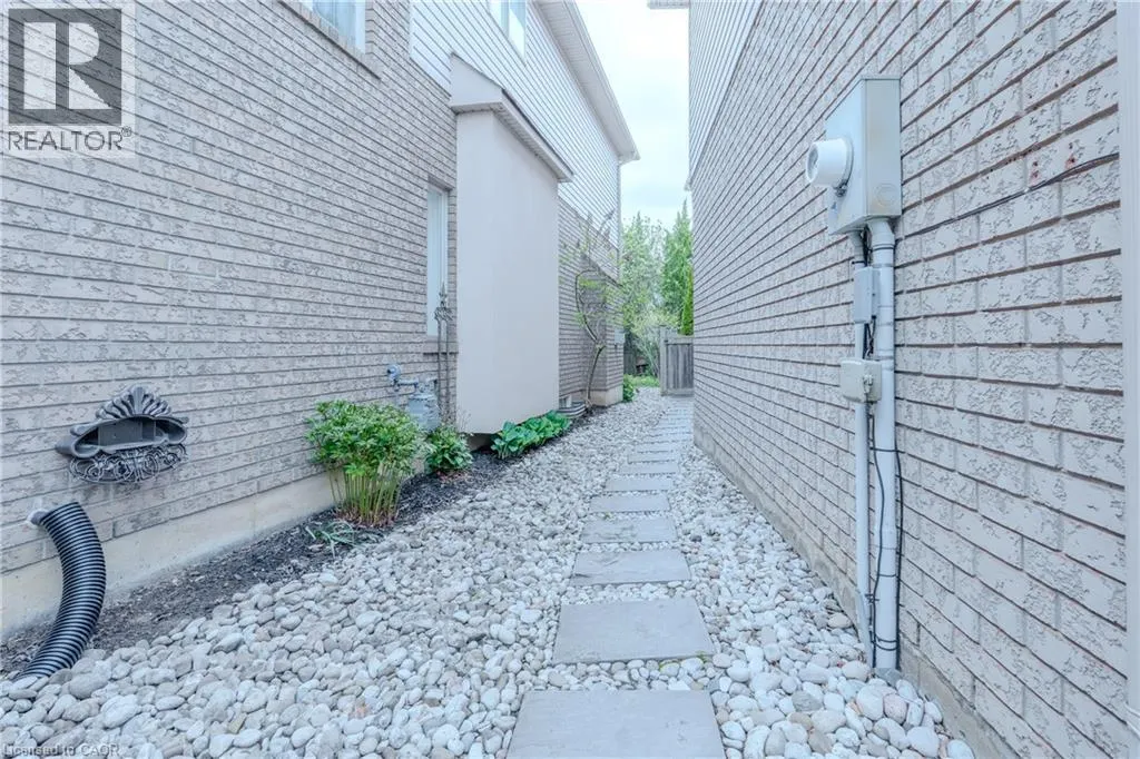 79 MOORLAND Crescent