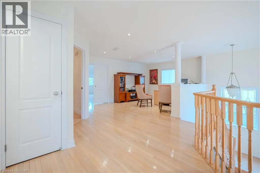 79 MOORLAND Crescent