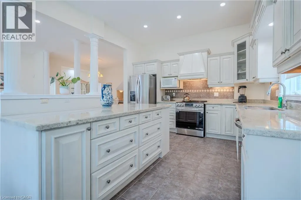 79 MOORLAND Crescent