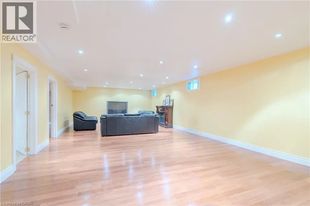 79 MOORLAND Crescent