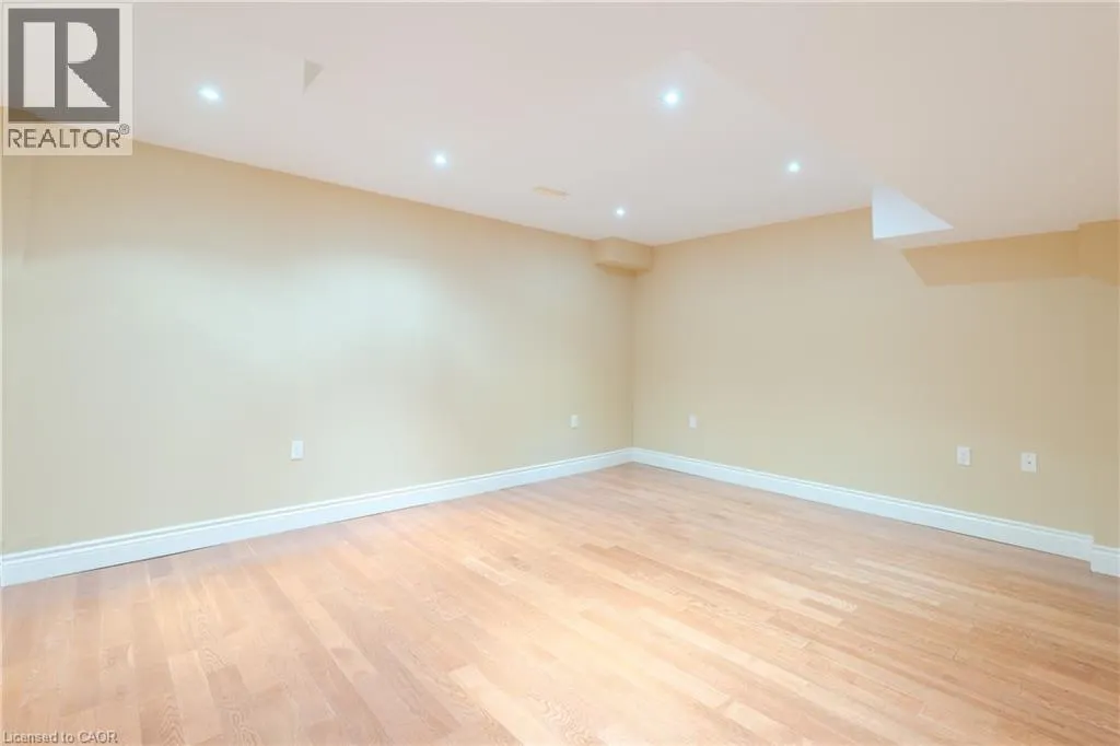 79 MOORLAND Crescent