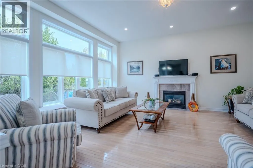 79 MOORLAND Crescent