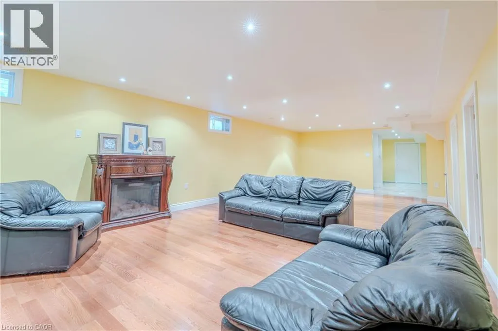 79 MOORLAND Crescent