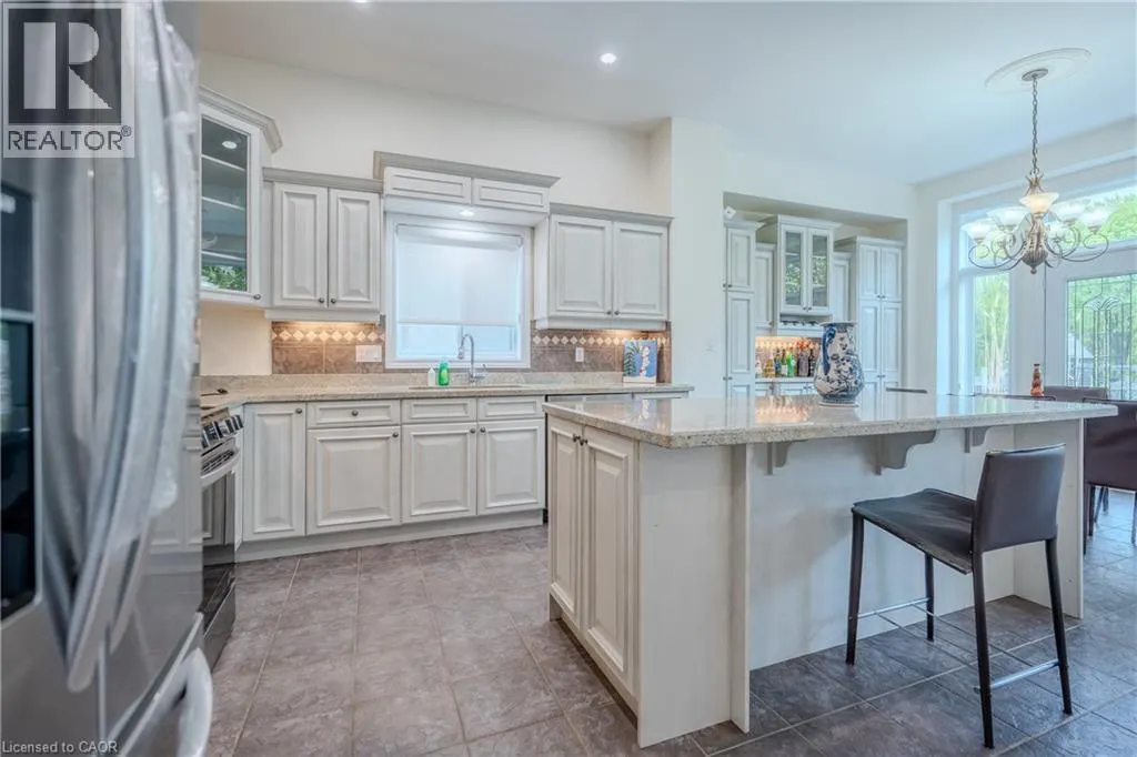 79 MOORLAND Crescent