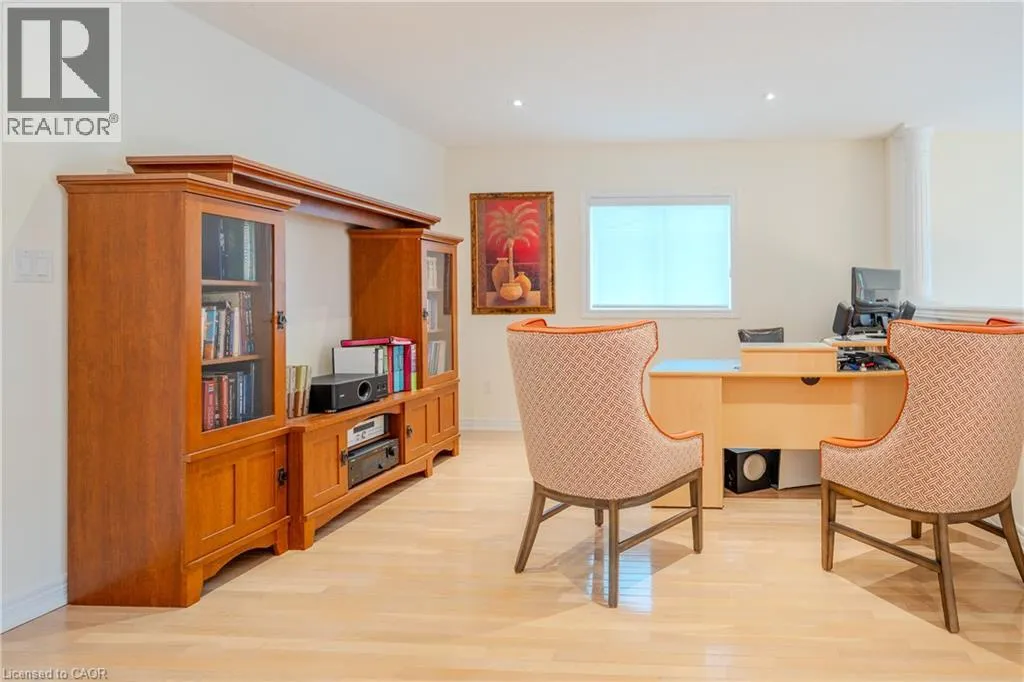 79 MOORLAND Crescent