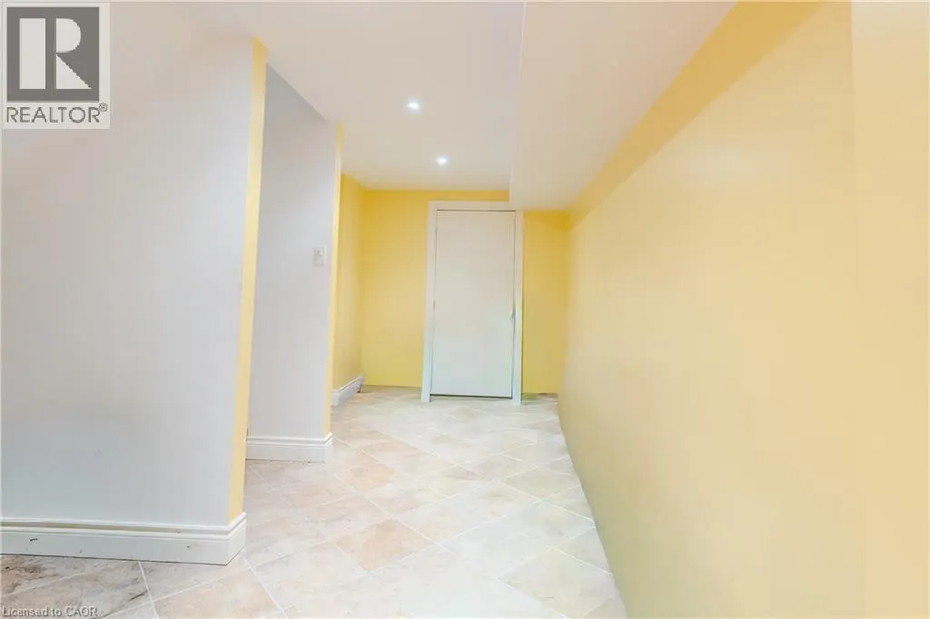 79 MOORLAND Crescent