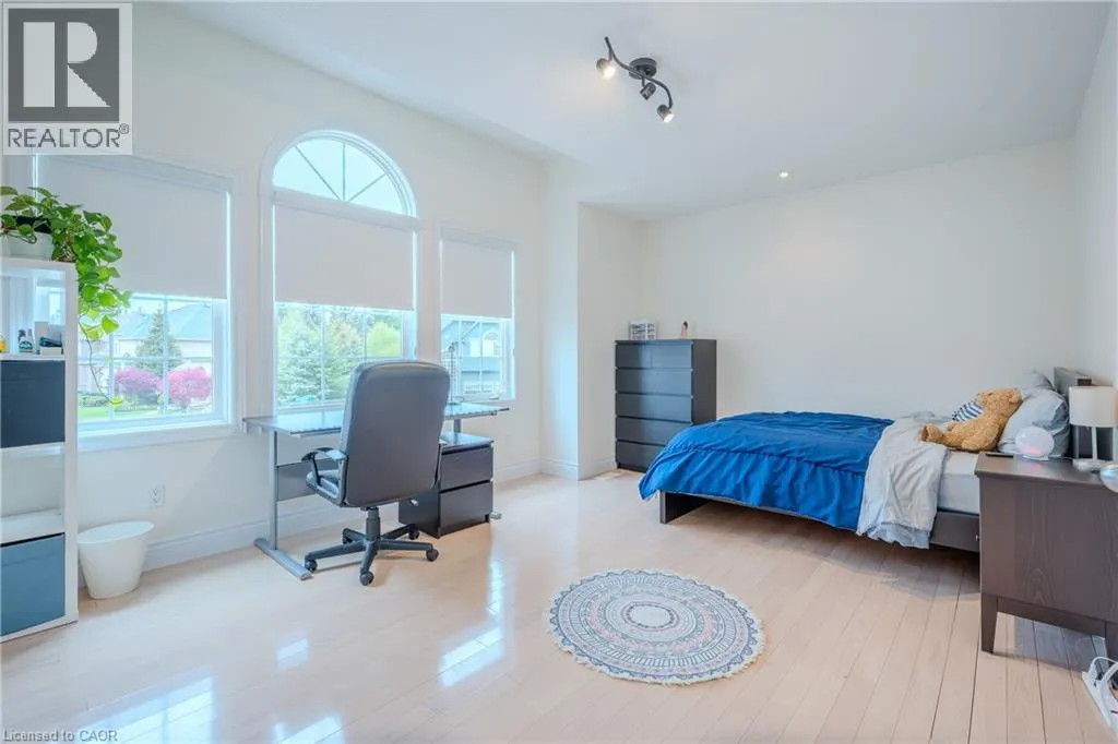 79 MOORLAND Crescent