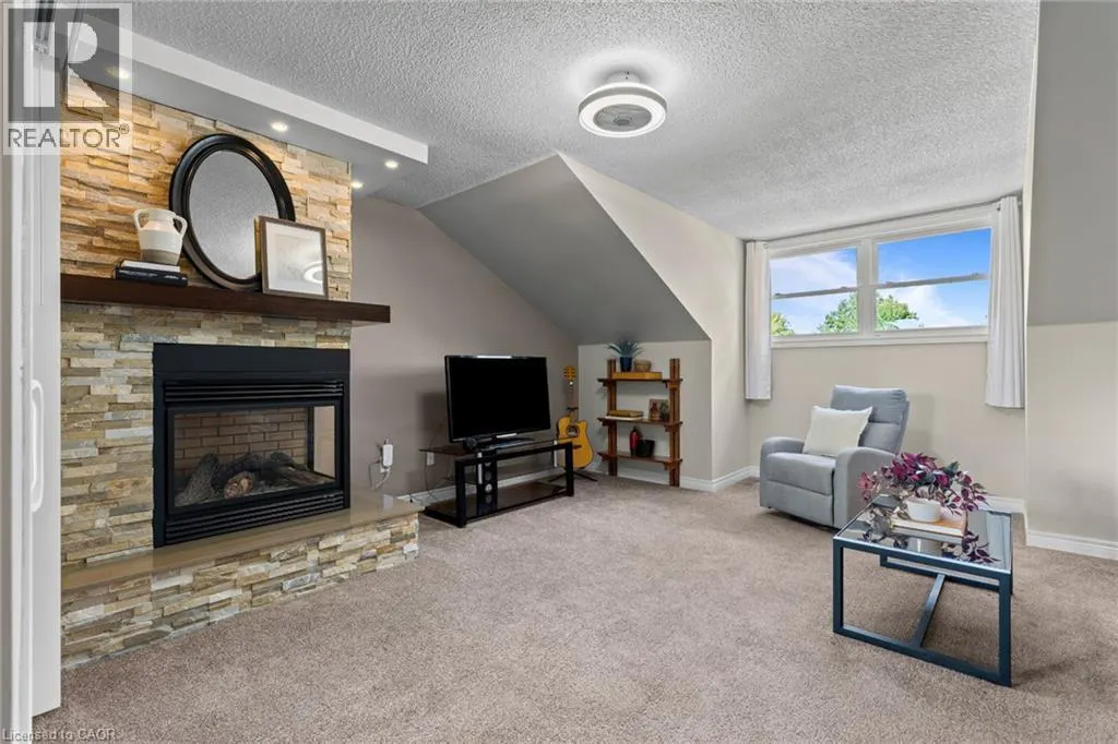 1610 HEATHSIDE Crescent