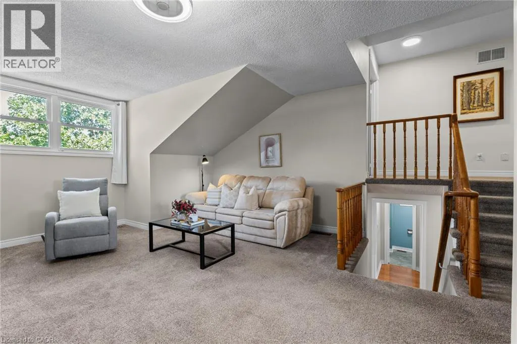 1610 HEATHSIDE Crescent