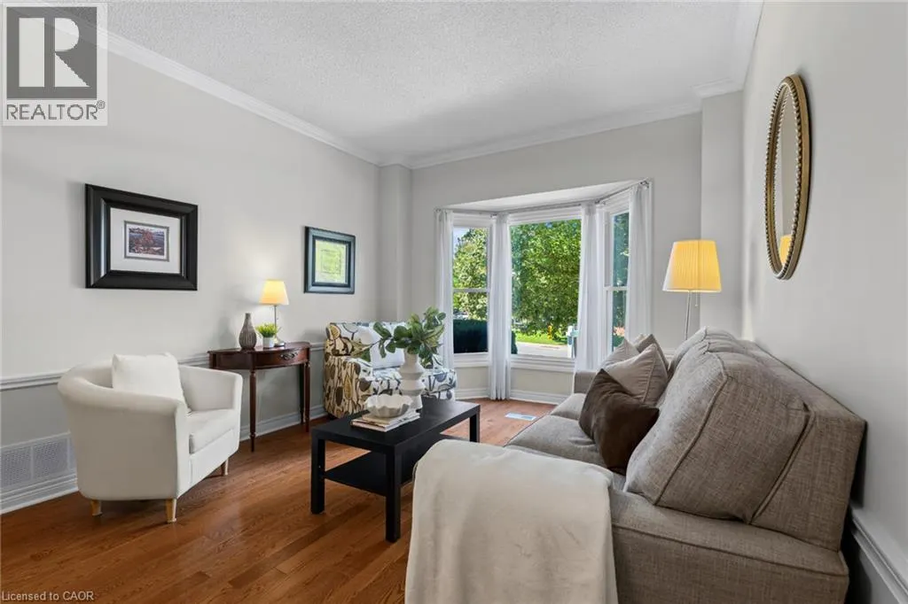 1610 HEATHSIDE Crescent