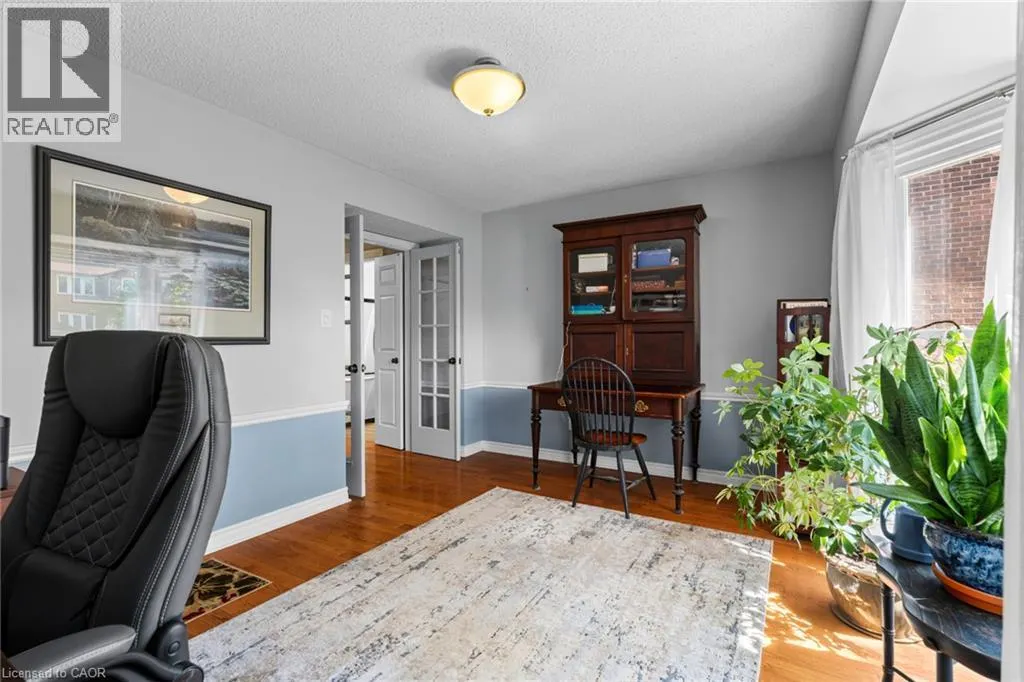 1610 HEATHSIDE Crescent