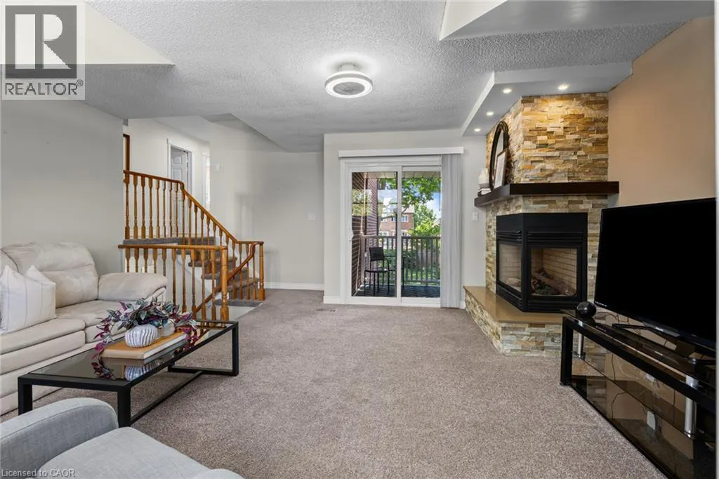 1610 HEATHSIDE Crescent