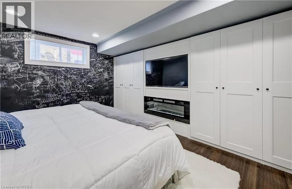 4 LAWREN S HARRIS Drive