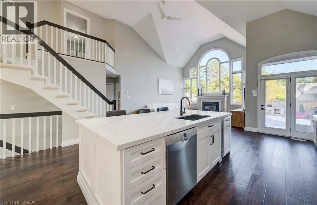 4 LAWREN S HARRIS Drive