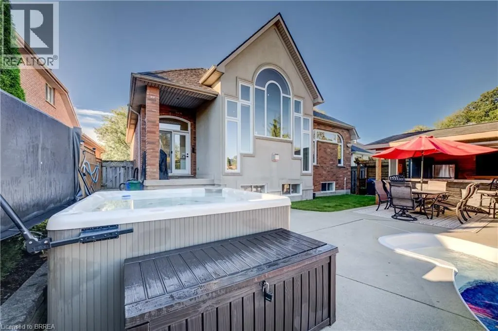 4 LAWREN S HARRIS Drive