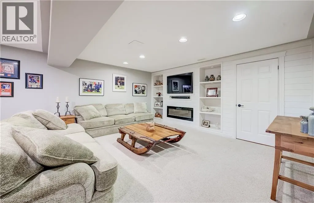 4 LAWREN S HARRIS Drive