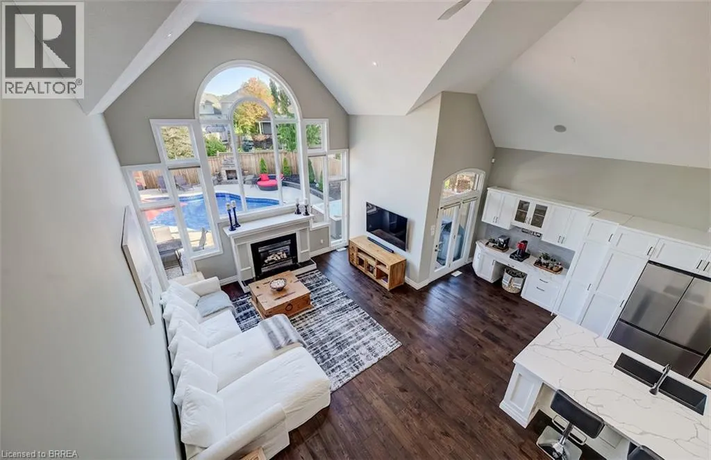 4 LAWREN S HARRIS Drive