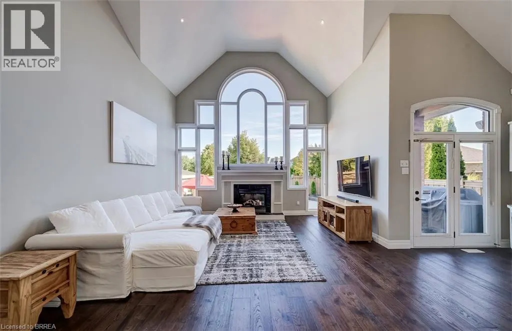4 LAWREN S HARRIS Drive