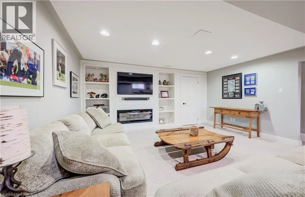 4 LAWREN S HARRIS Drive