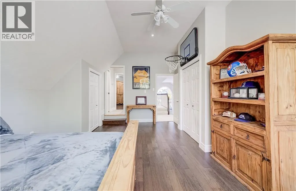 4 LAWREN S HARRIS Drive