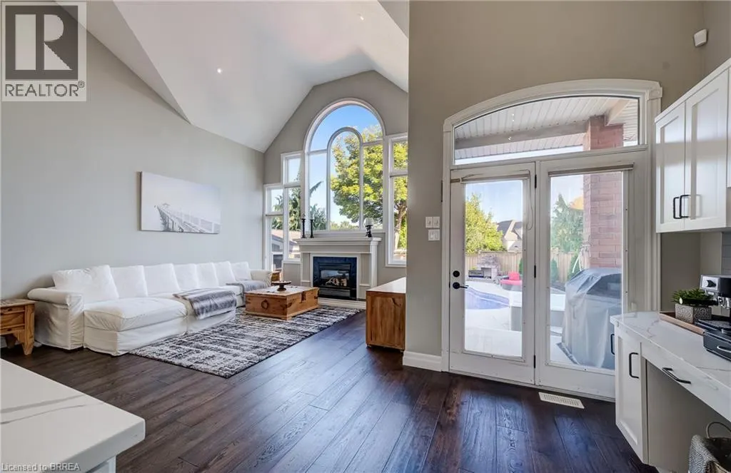 4 LAWREN S HARRIS Drive