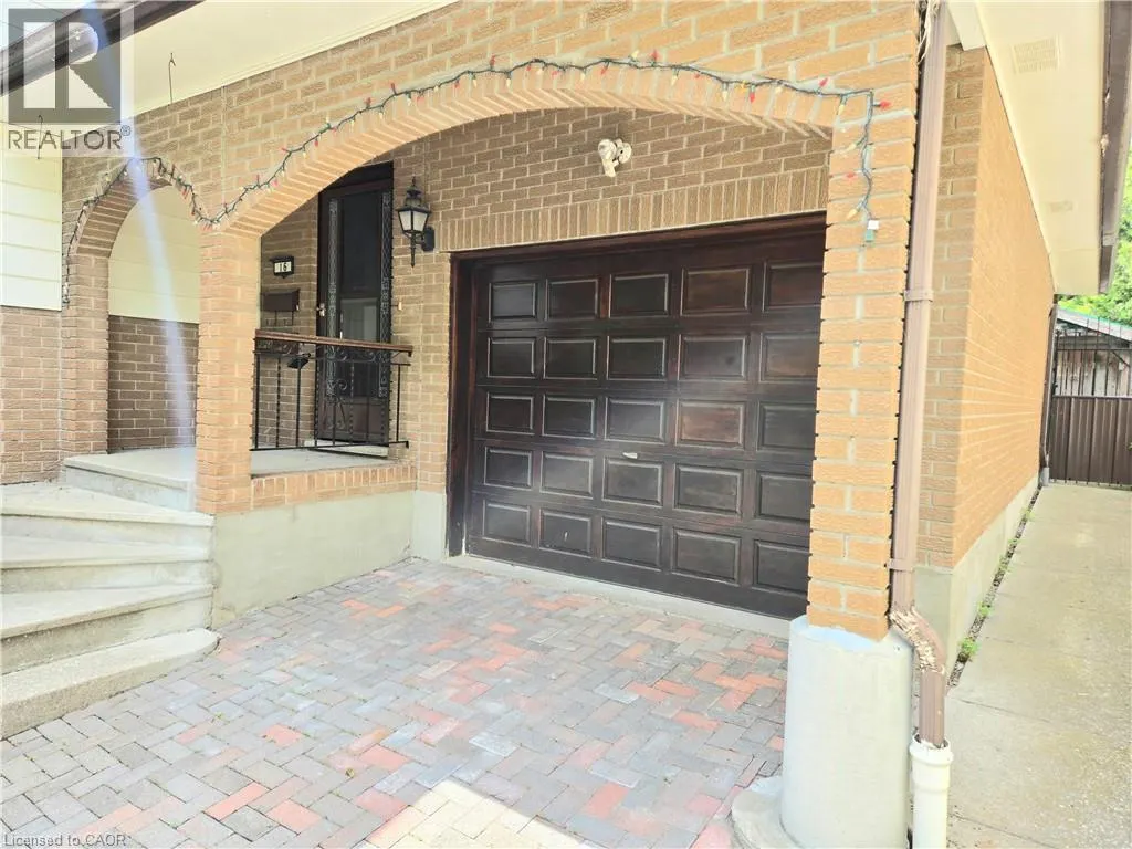 16 STEPHENS Court