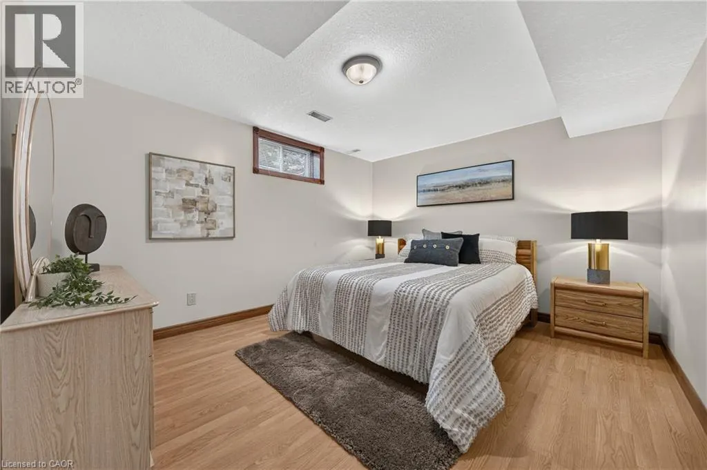 52 ARCHWOOD Crescent