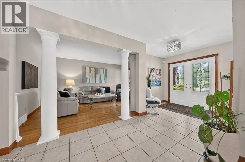 52 ARCHWOOD Crescent