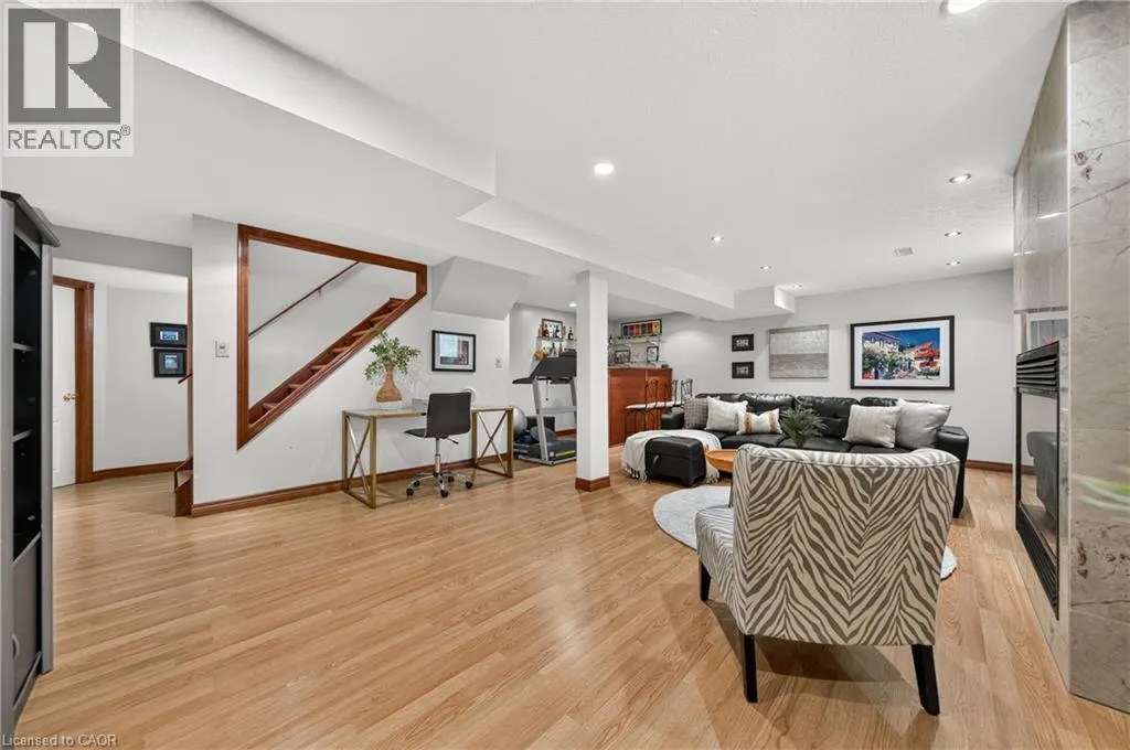 52 ARCHWOOD Crescent