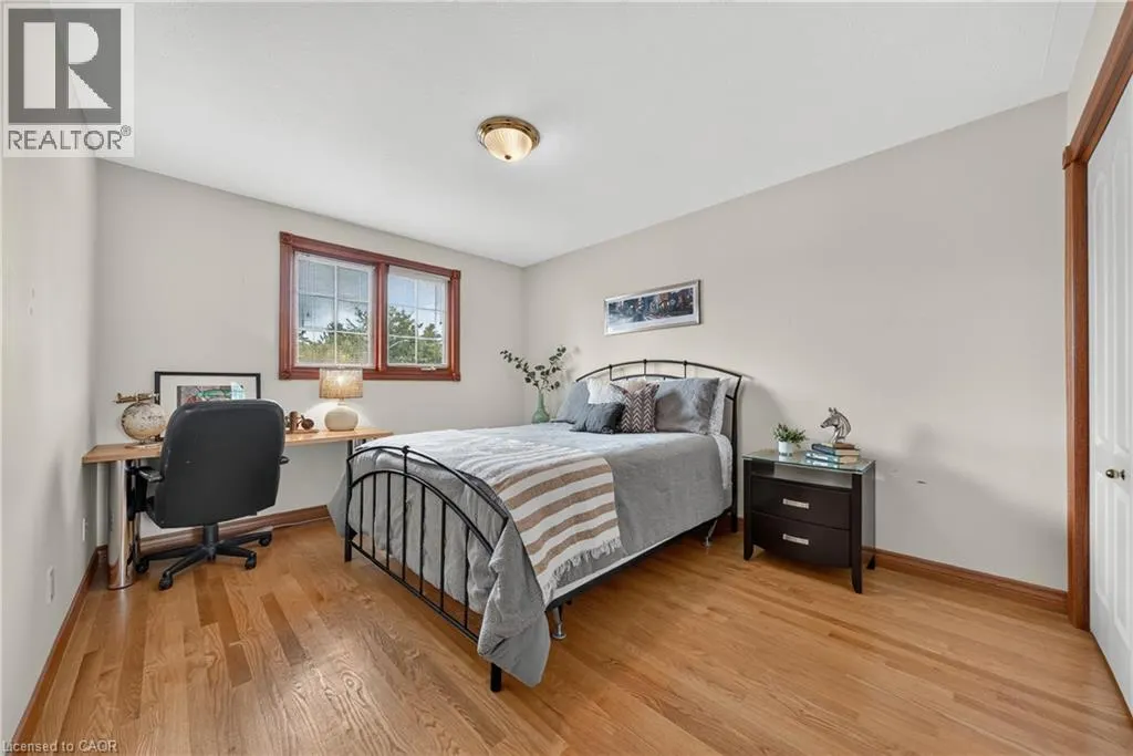 52 ARCHWOOD Crescent