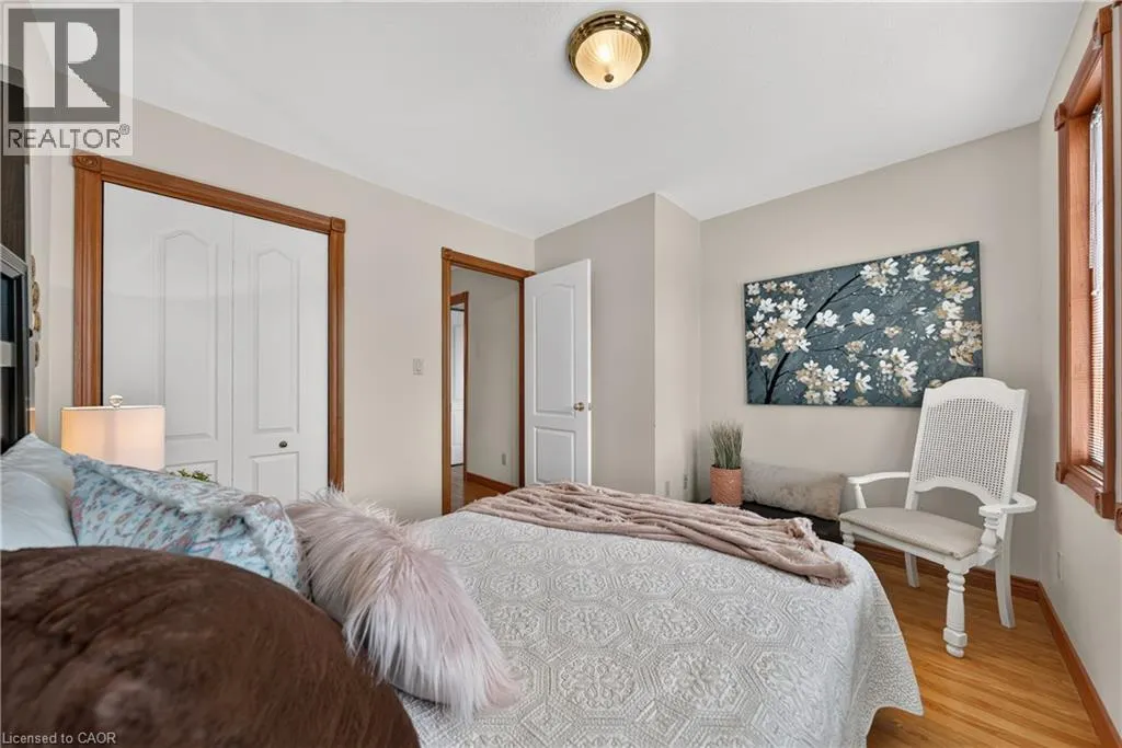 52 ARCHWOOD Crescent
