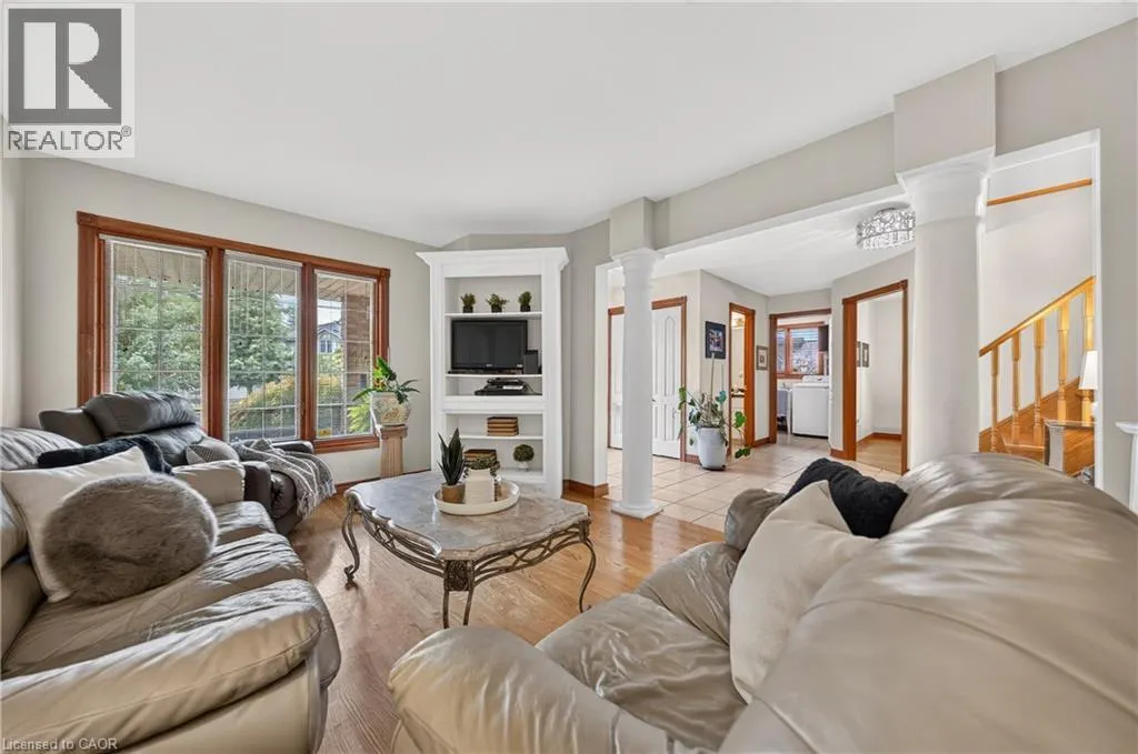 52 ARCHWOOD Crescent