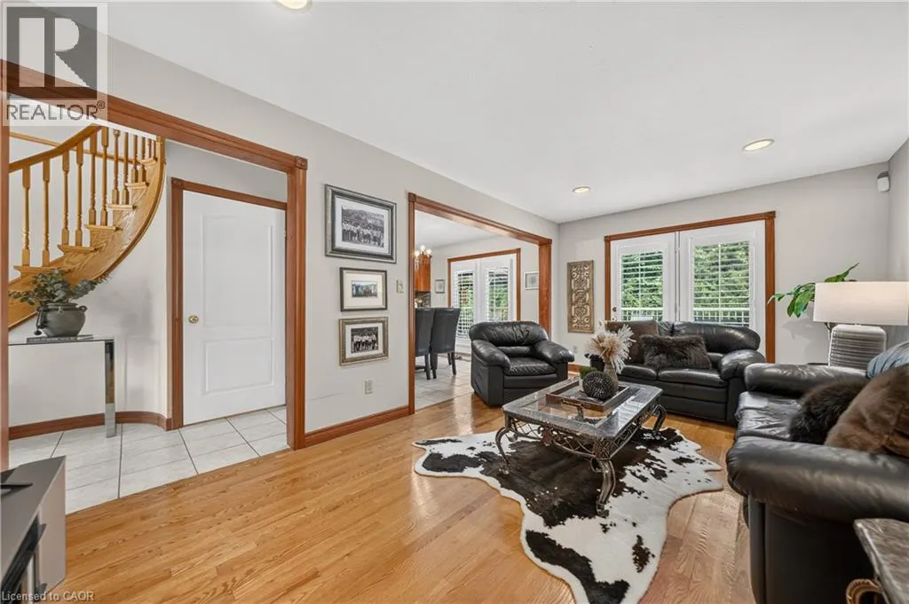 52 ARCHWOOD Crescent