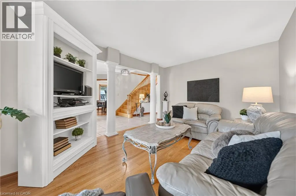52 ARCHWOOD Crescent