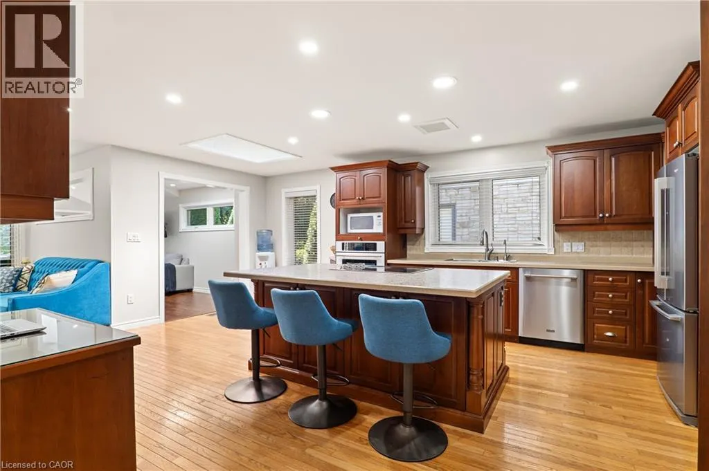 648 BAYHAMPTON Crescent