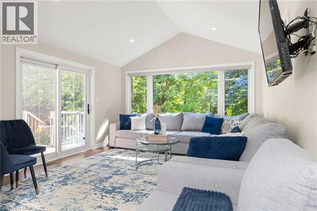 648 BAYHAMPTON Crescent