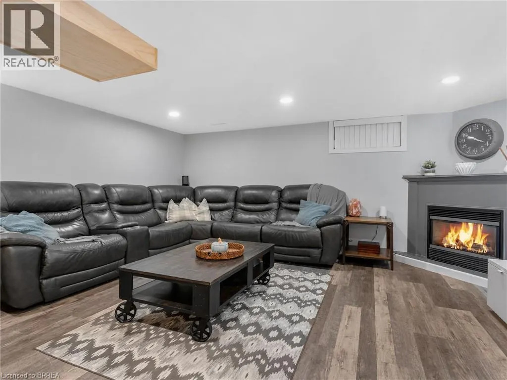 42 EMIDIO Crescent