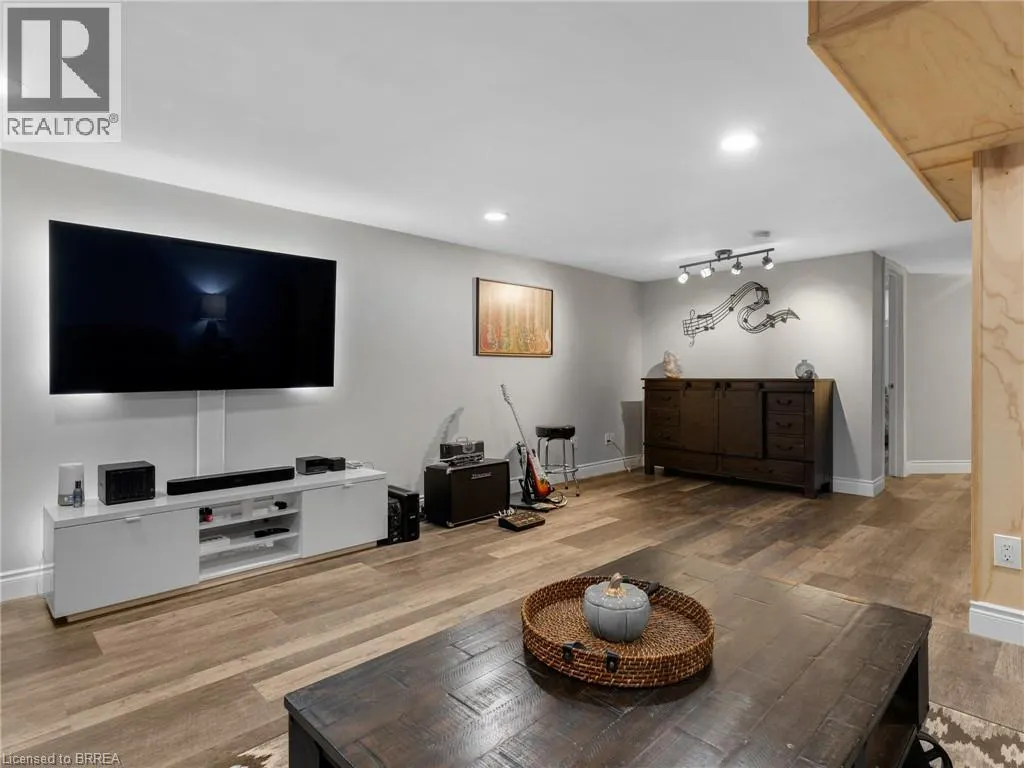42 EMIDIO Crescent