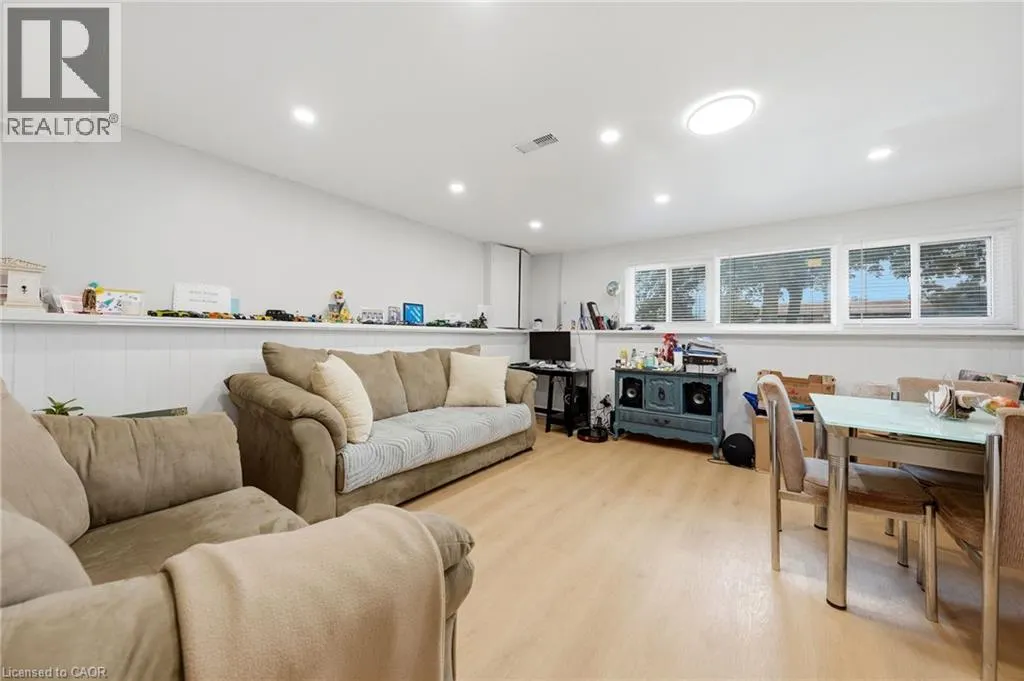 3 MANLEY Crescent