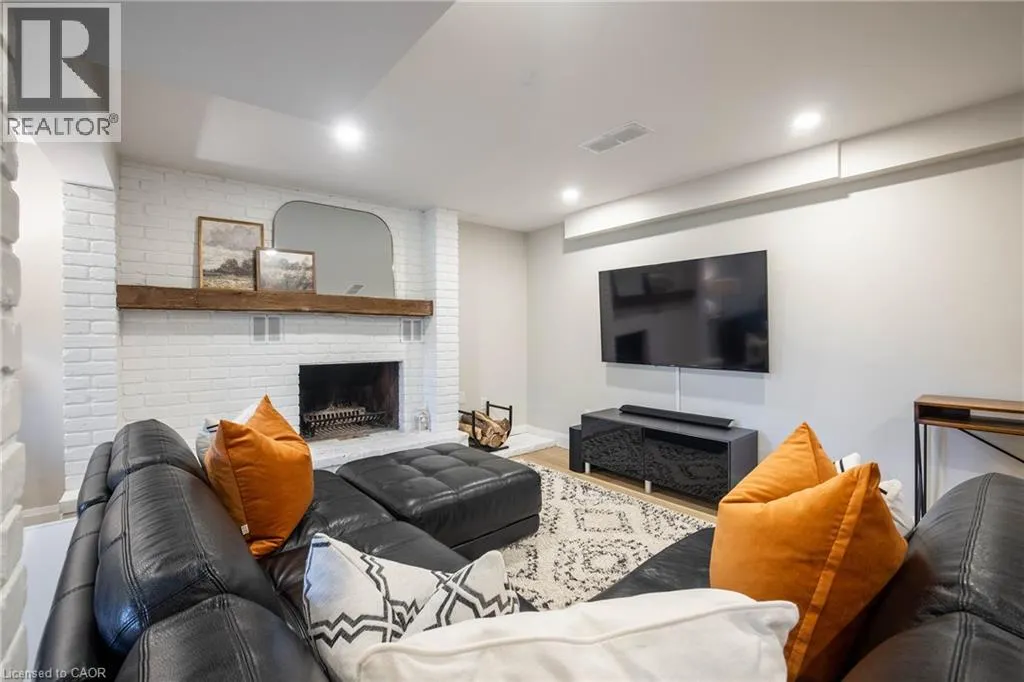407 MAPLE GROVE Drive
