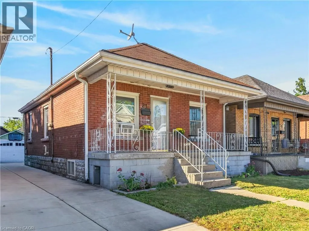 21 CAMERON Avenue N