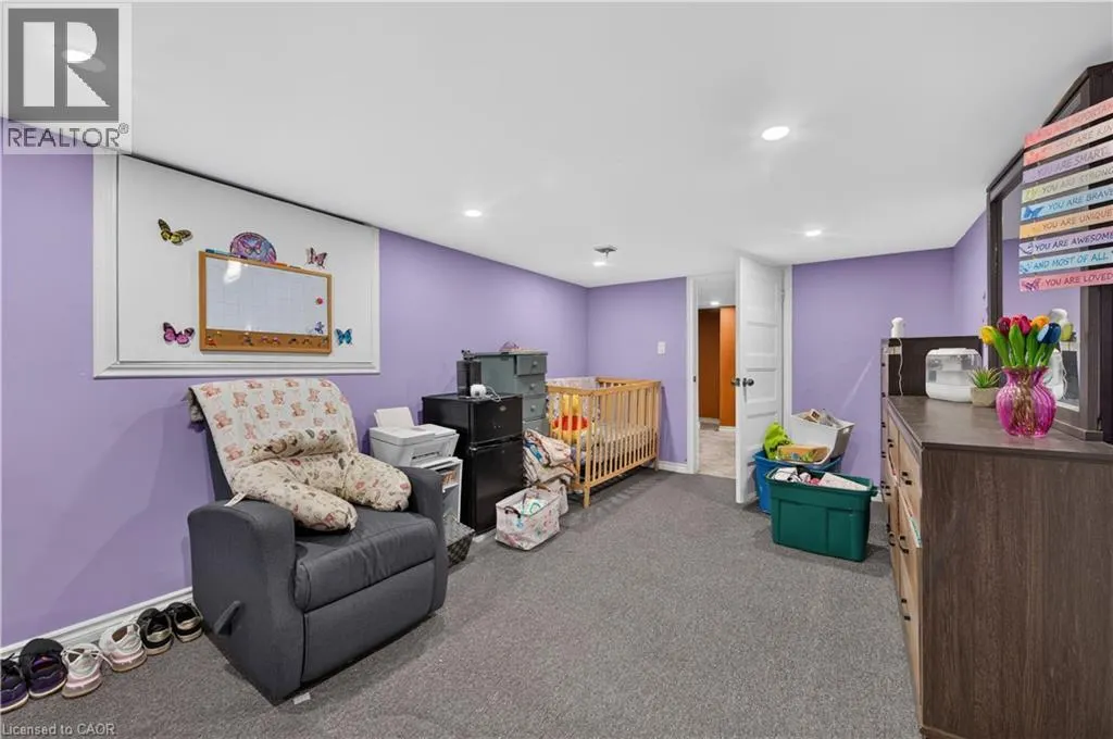 21 CAMERON Avenue N