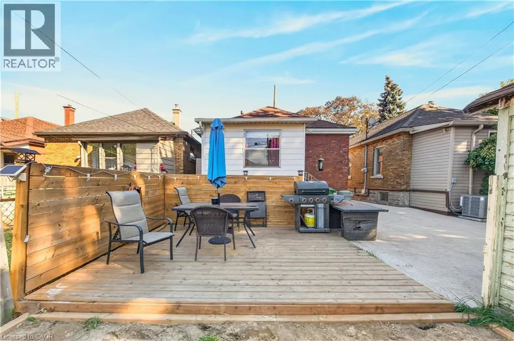 21 CAMERON Avenue N