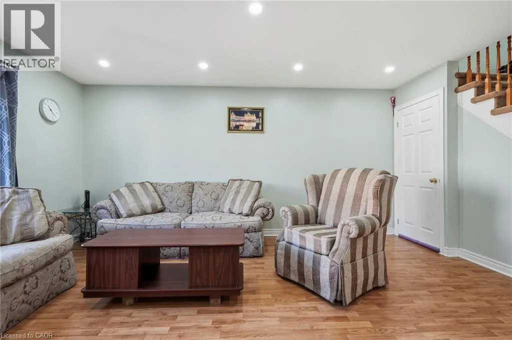 31 PEACHWOOD Crescent