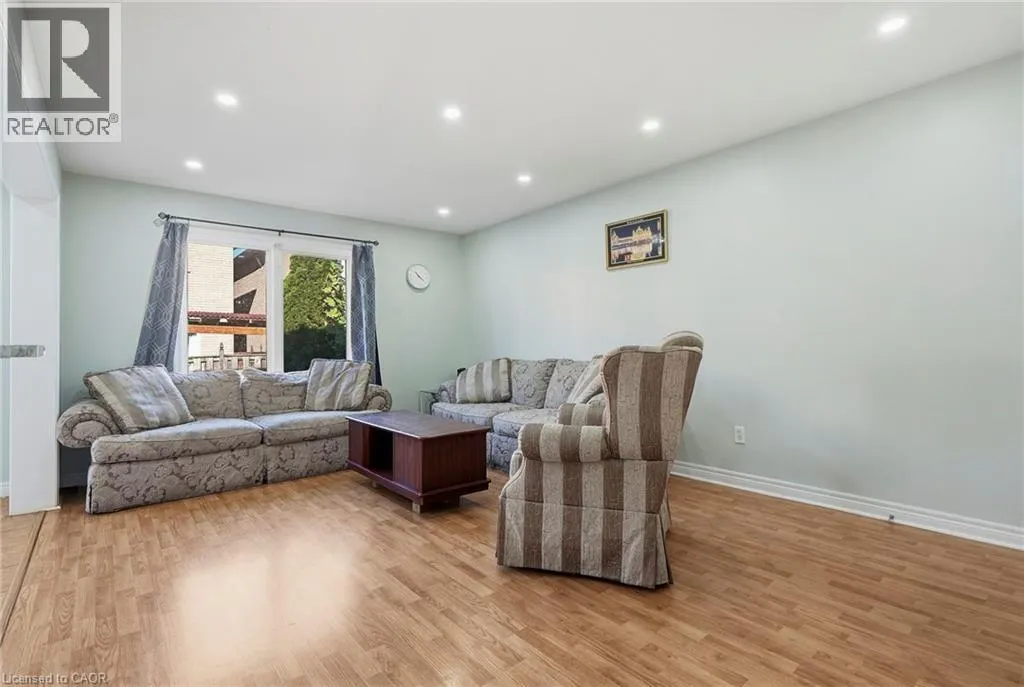 31 PEACHWOOD Crescent