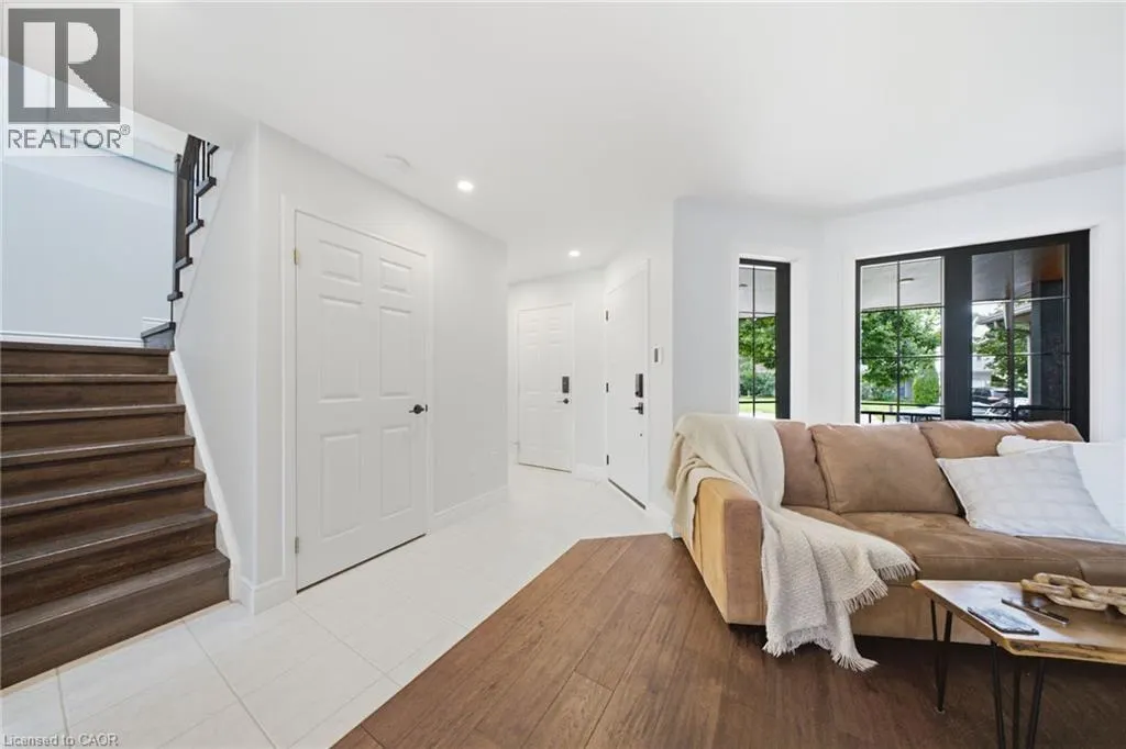 19 BOULDER Crescent