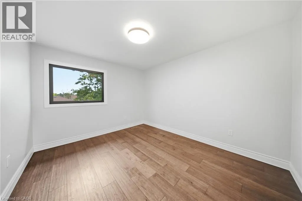 19 BOULDER Crescent