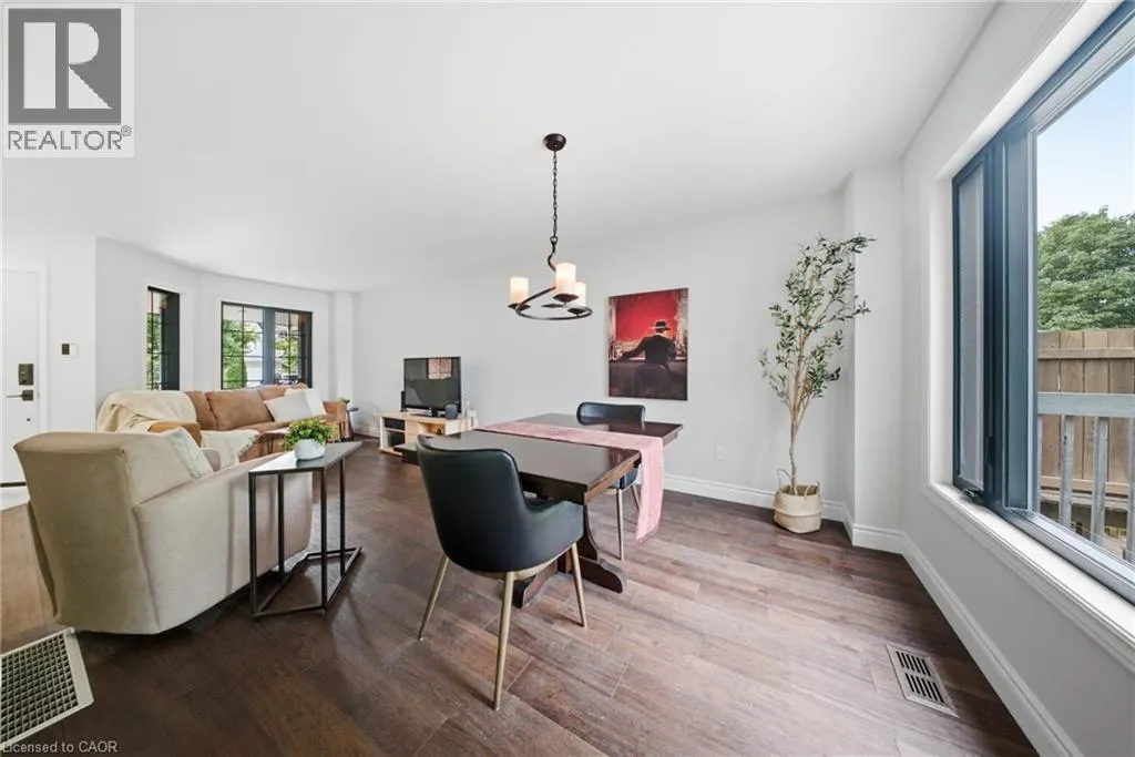 19 BOULDER Crescent