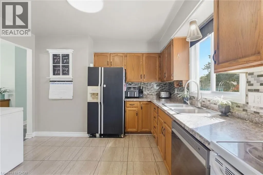 34 GRANTHAM Avenue S