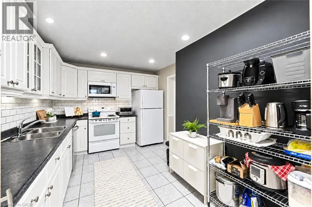 1270 GAINSBOROUGH Drive Unit# 61 #61
